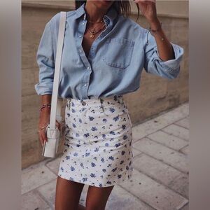 Sezane Maeva Skirt Denim. Size 36. White with blue roses flowers.